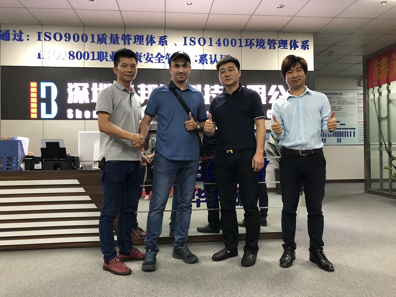 俄羅斯客戶前來(lái)我司考察液晶拼接屏、LED等終端大屏顯示設(shè)備