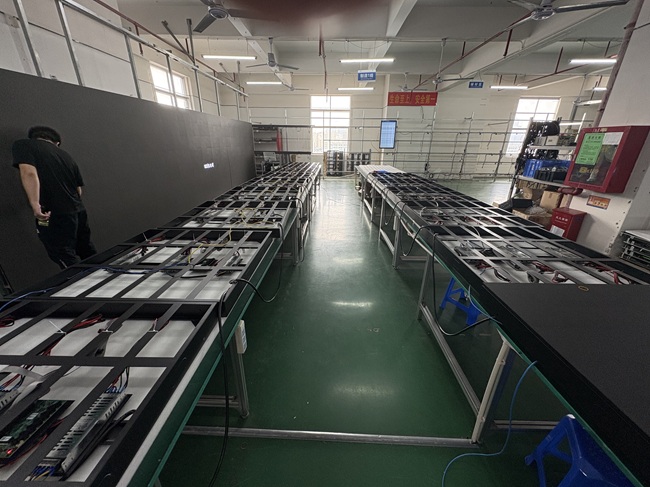 室內P4 LED顯示屏：磁吸簡易箱體車間組裝